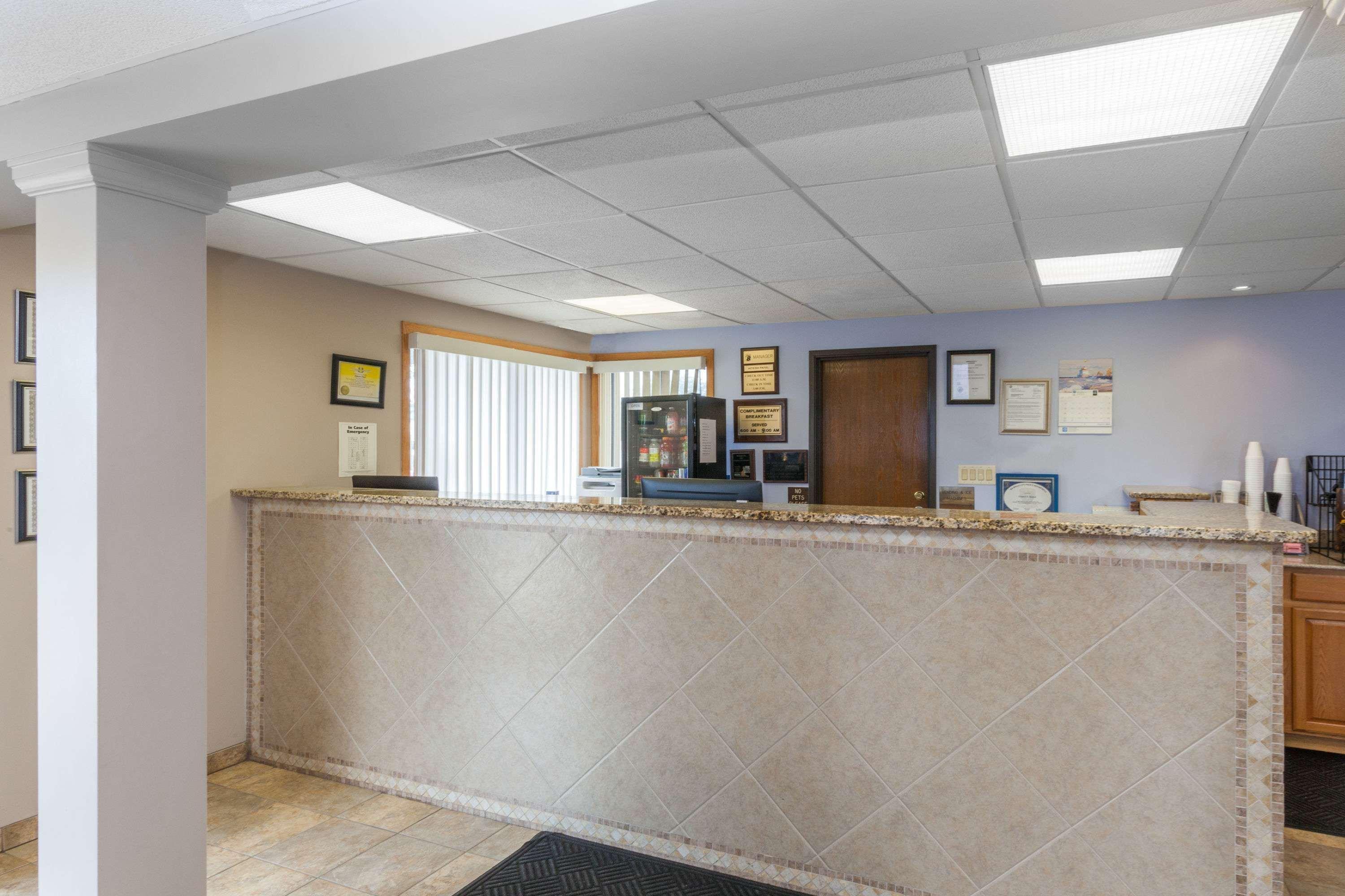 Super 8 By Wyndham Michigan City Exterior photo